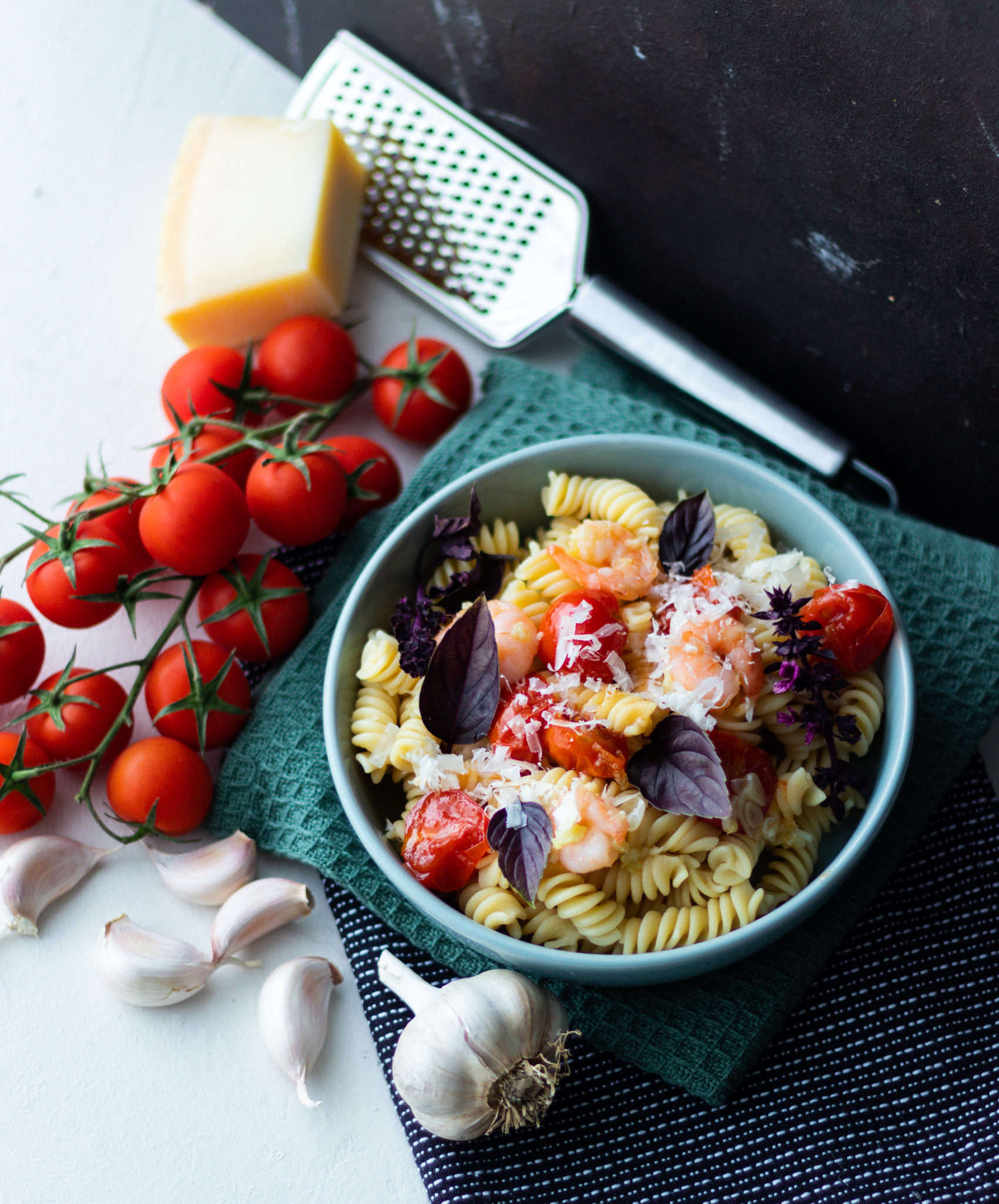 Aglio Olio mit Garnelen und karamellisierten Tomate
