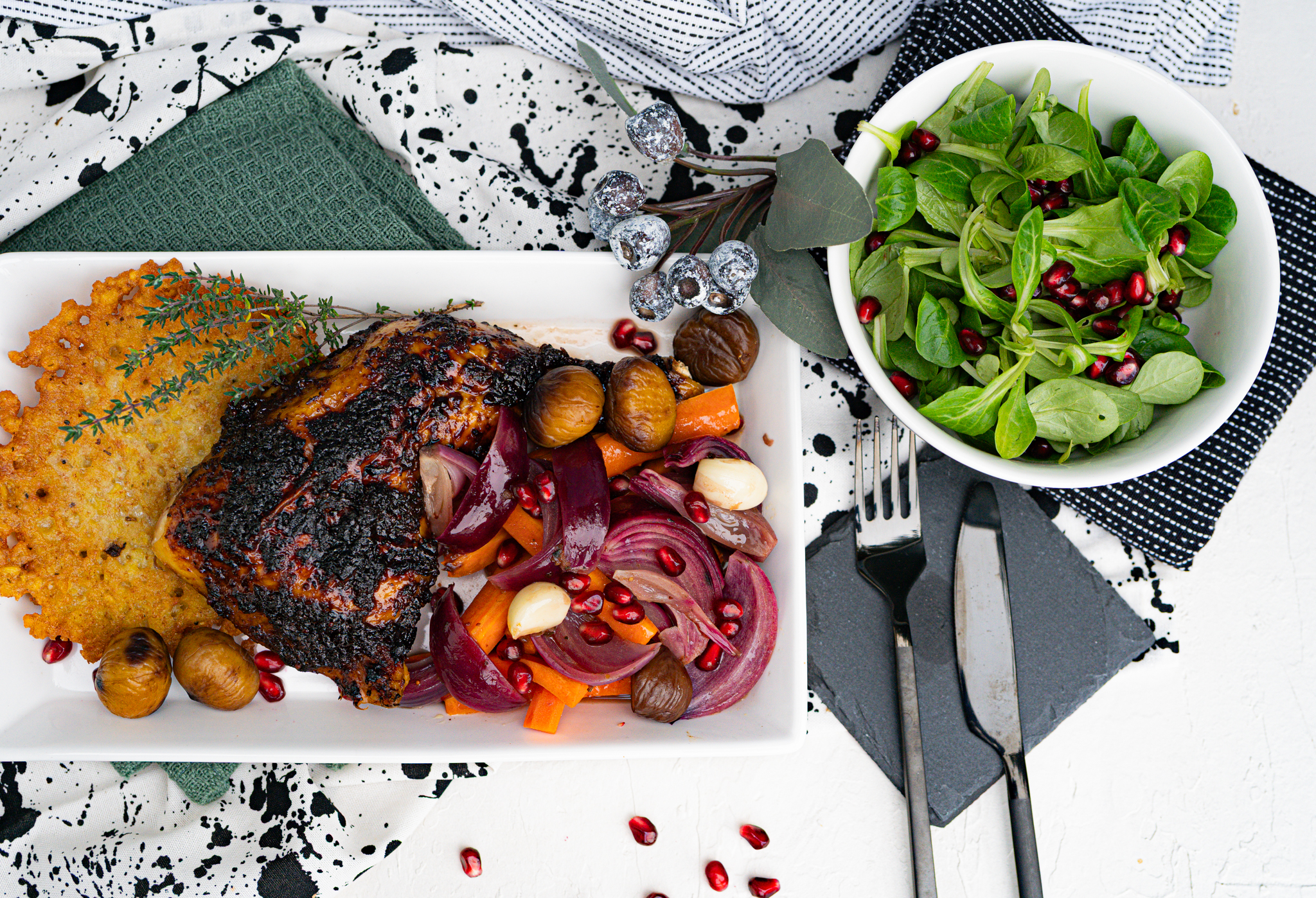 Granatapfel Huhn & Schmorgemüse mit Knoblauch-Kartoffel Puffer